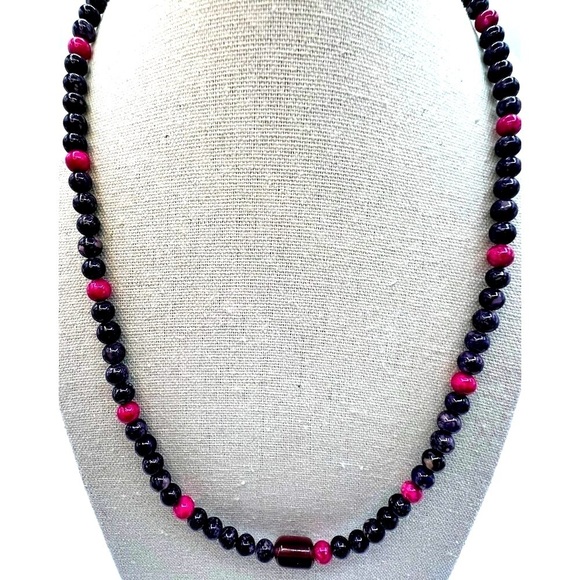 Beaded Necklace With Amethyst and Pink Crackle Quartz Beads - Picture 3 of 9